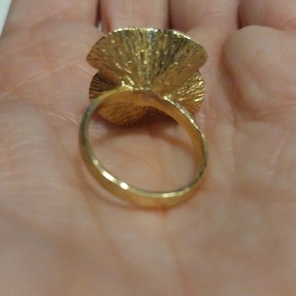 14K Gold Flower Ring with Diamonds - Picture 4 of 5